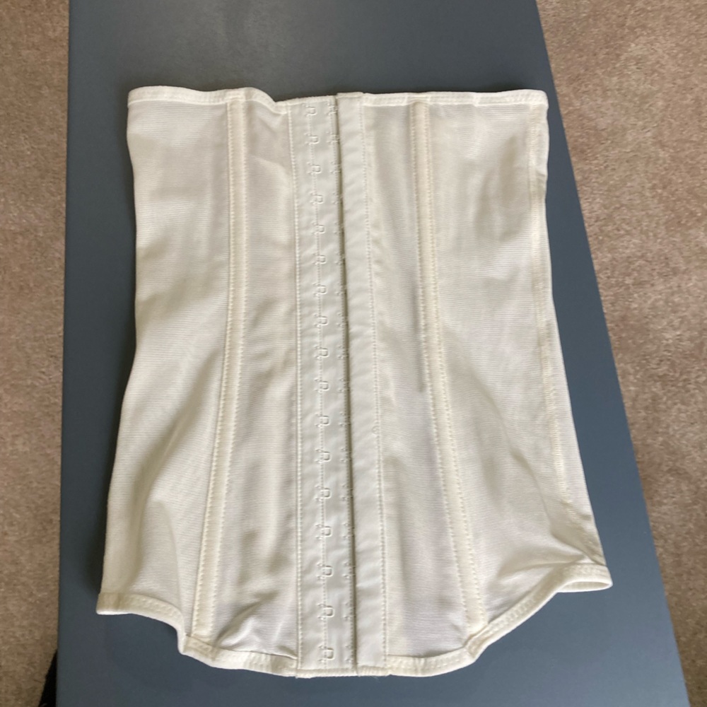 SKIMS off white waist trainer
